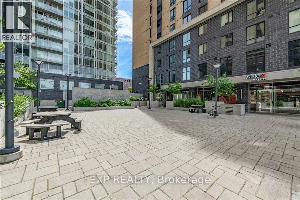 












912 - 105 CHAMPAGNE AVENUE S

,
Ottawa,




Ontario
K1S5E5

