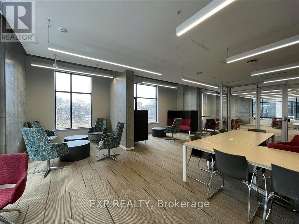 












912 - 105 CHAMPAGNE AVENUE S

,
Ottawa,




Ontario
K1S5E5

