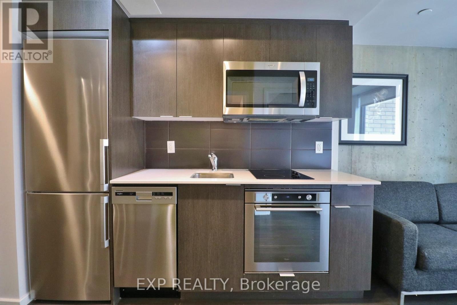 












912 - 105 CHAMPAGNE AVENUE S

,
Ottawa,




Ontario
K1S5E5

