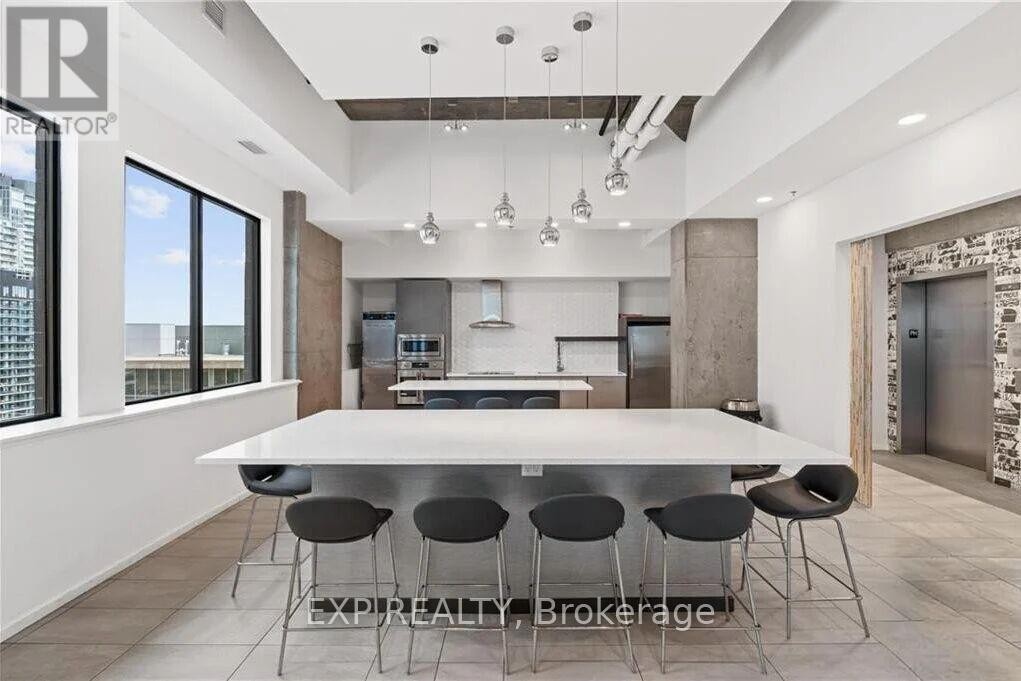 












912 - 105 CHAMPAGNE AVENUE S

,
Ottawa,




Ontario
K1S5E5

