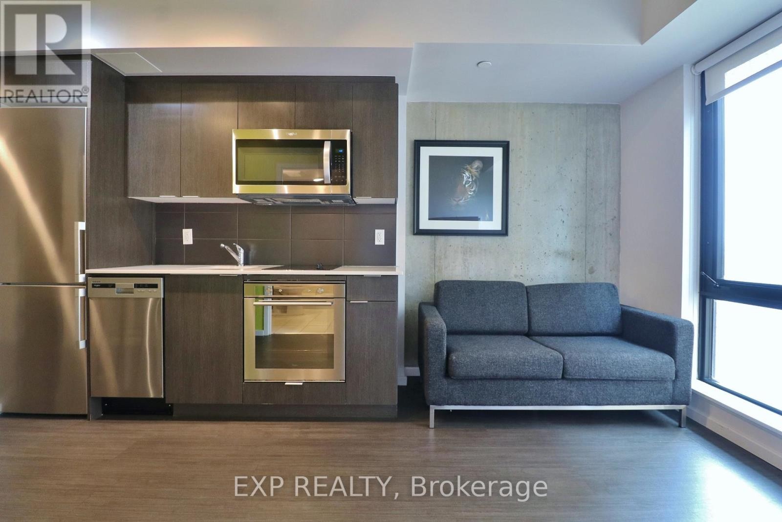 












912 - 105 CHAMPAGNE AVENUE S

,
Ottawa,




Ontario
K1S5E5

