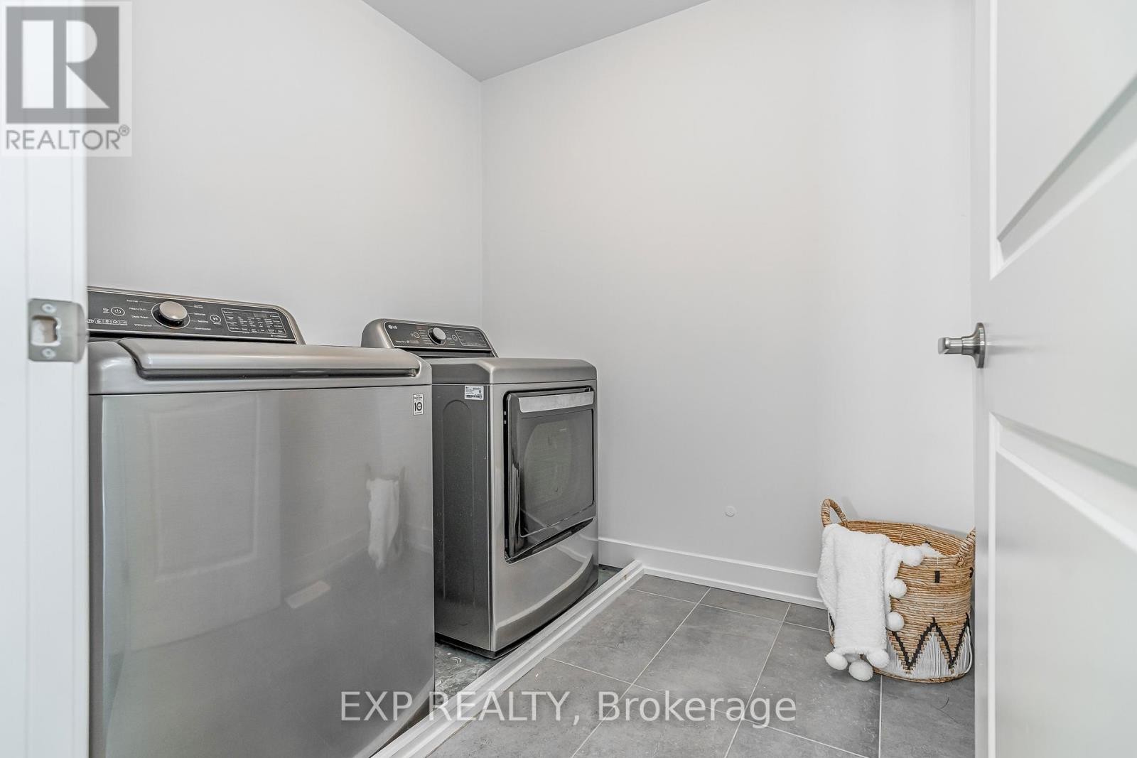 












92 BIG DIPPER STREET

,
Ottawa,




Ontario
K4M0L9

