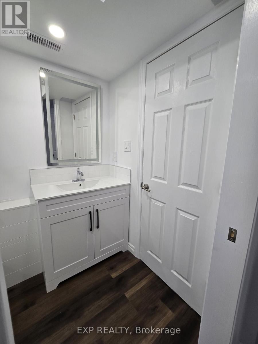 












511- B PARADE DRIVE

,
Ottawa,




Ontario
K2S0X8

