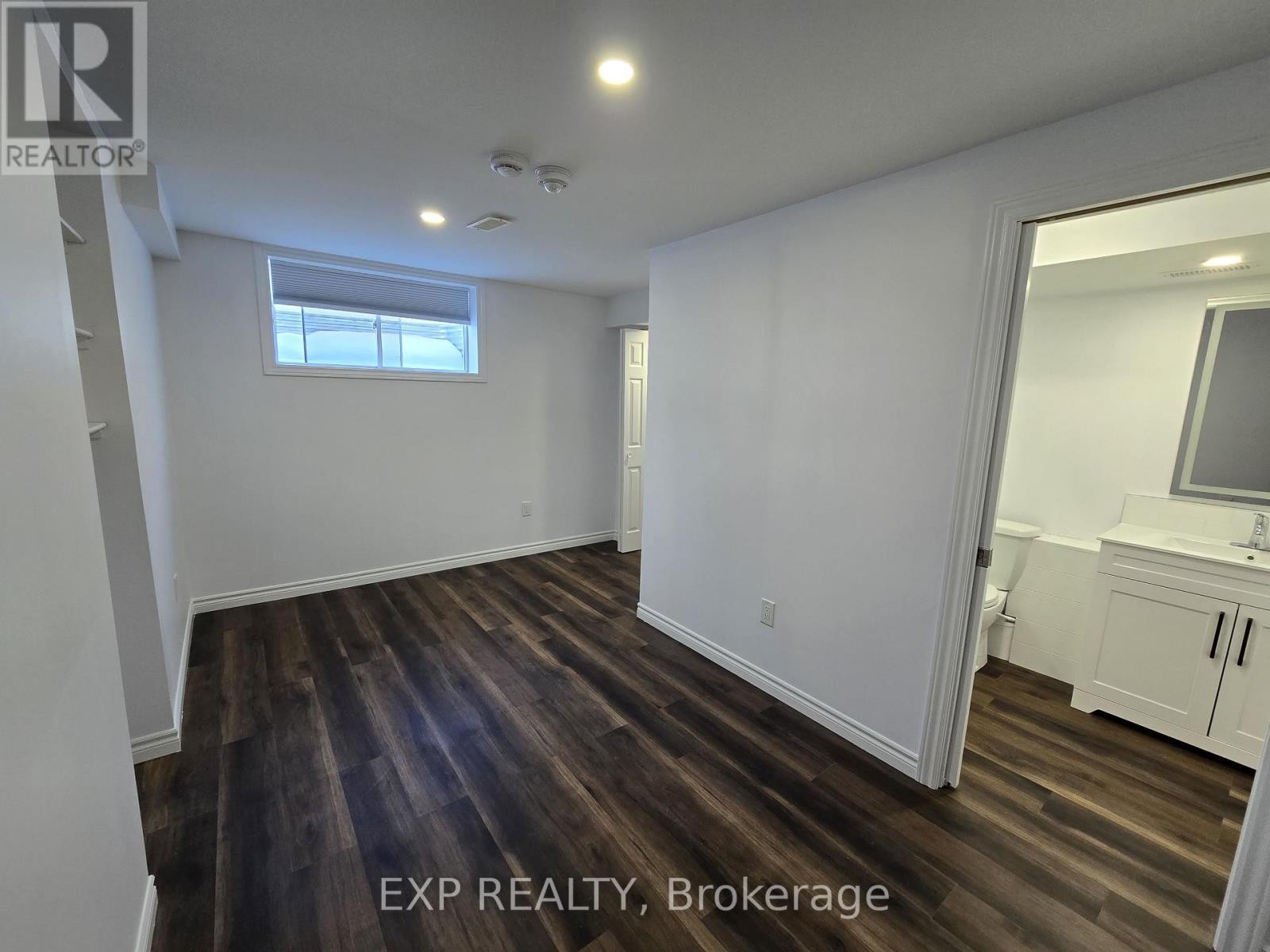 












511- B PARADE DRIVE

,
Ottawa,




Ontario
K2S0X8

