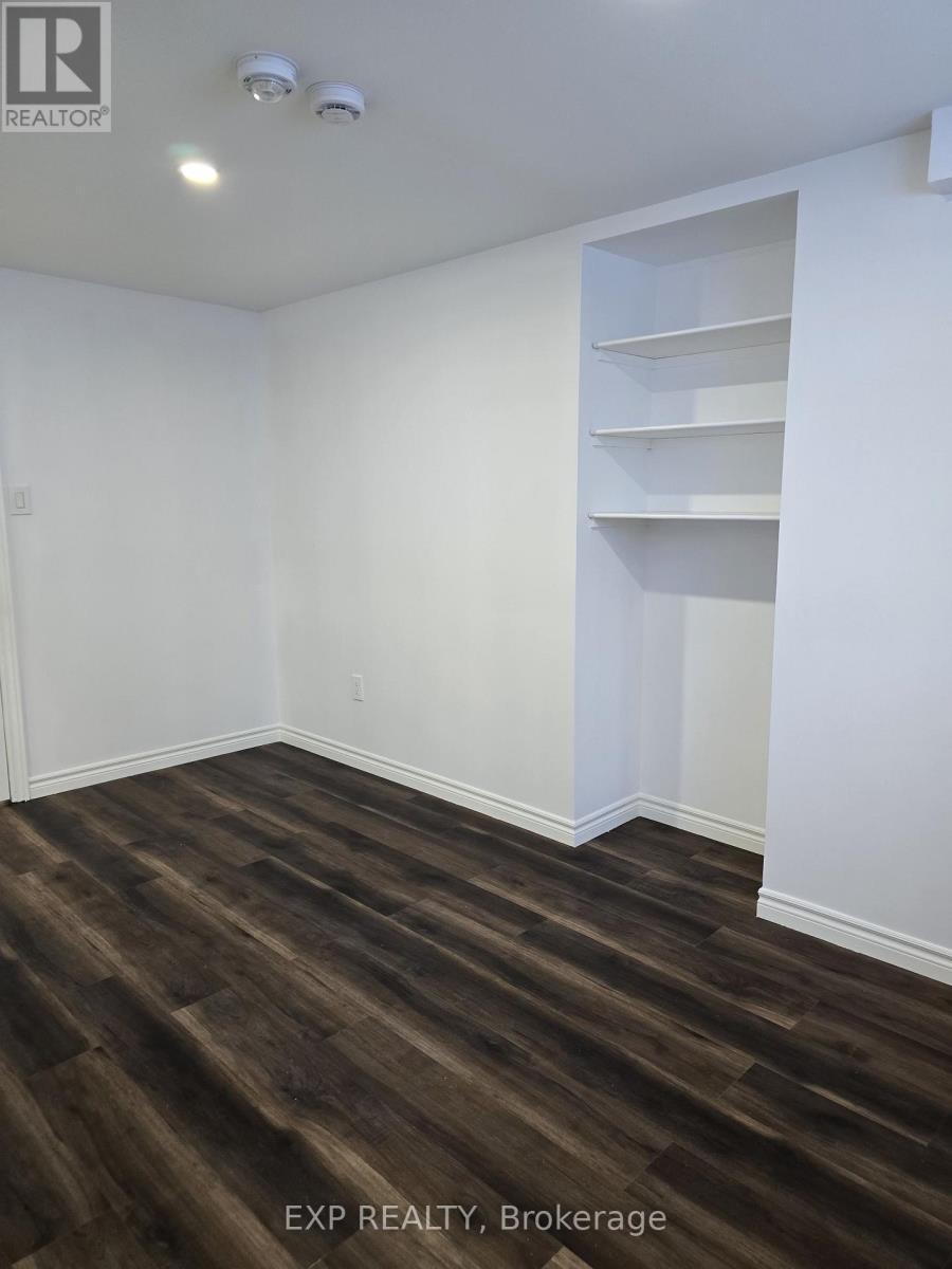 












511- B PARADE DRIVE

,
Ottawa,




Ontario
K2S0X8

