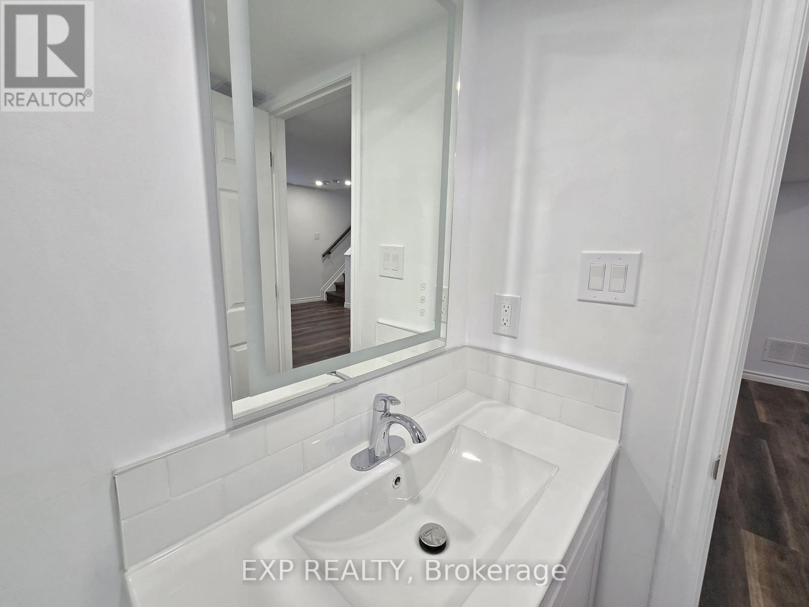 












511- B PARADE DRIVE

,
Ottawa,




Ontario
K2S0X8

