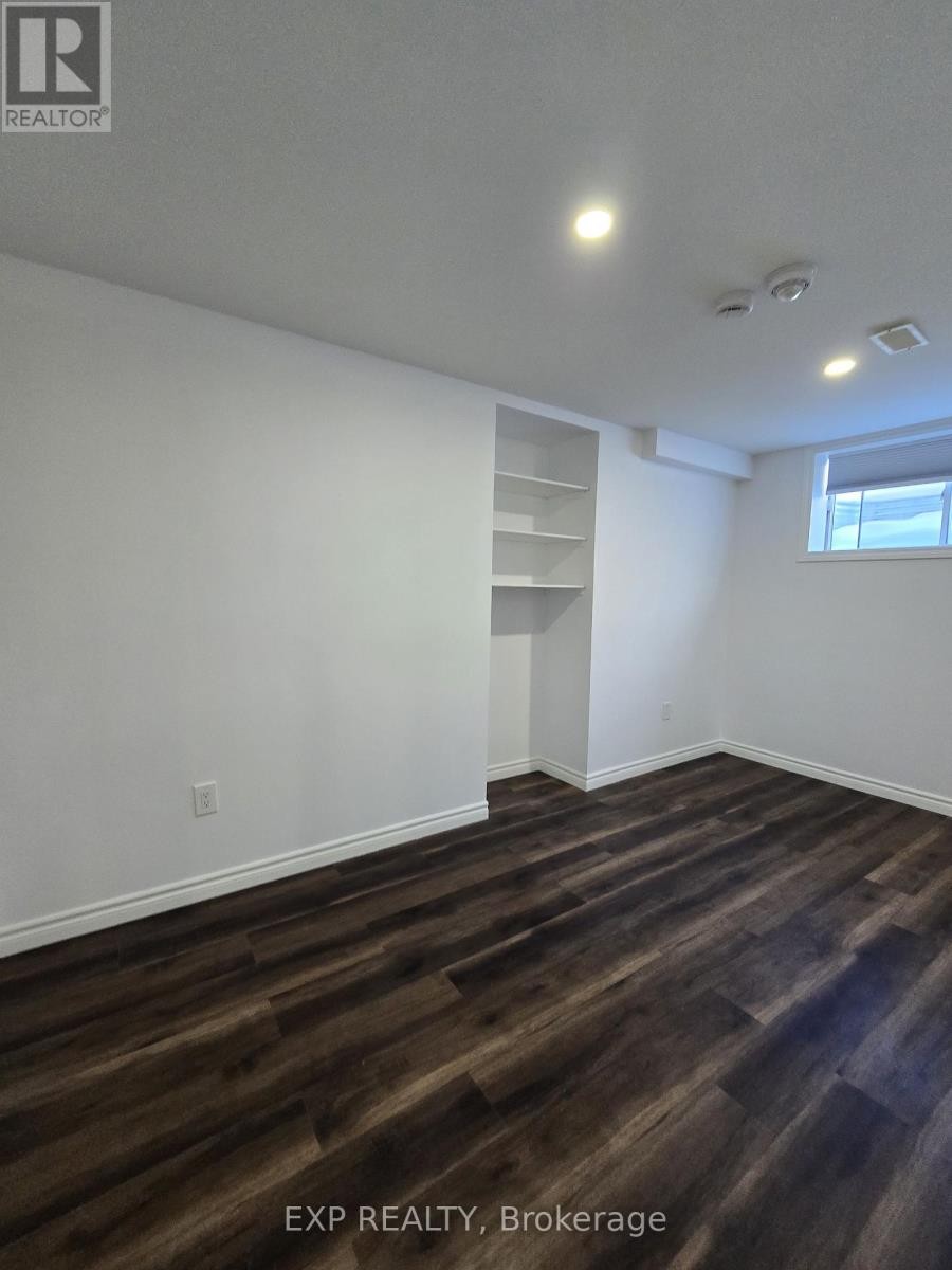 












511- B PARADE DRIVE

,
Ottawa,




Ontario
K2S0X8

