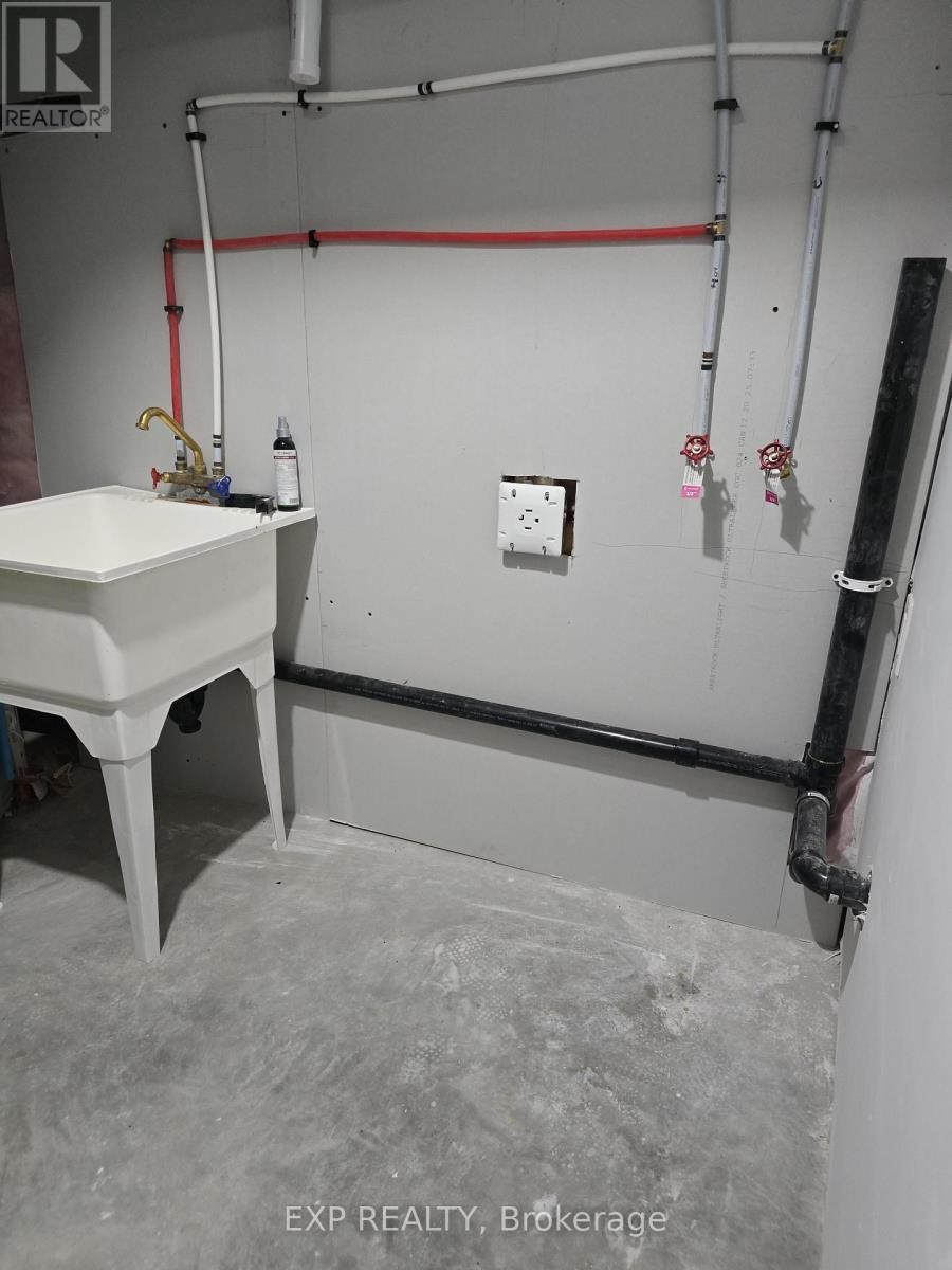 












511- B PARADE DRIVE

,
Ottawa,




Ontario
K2S0X8

