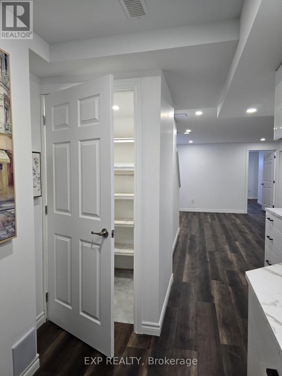 












511- B PARADE DRIVE

,
Ottawa,




Ontario
K2S0X8

