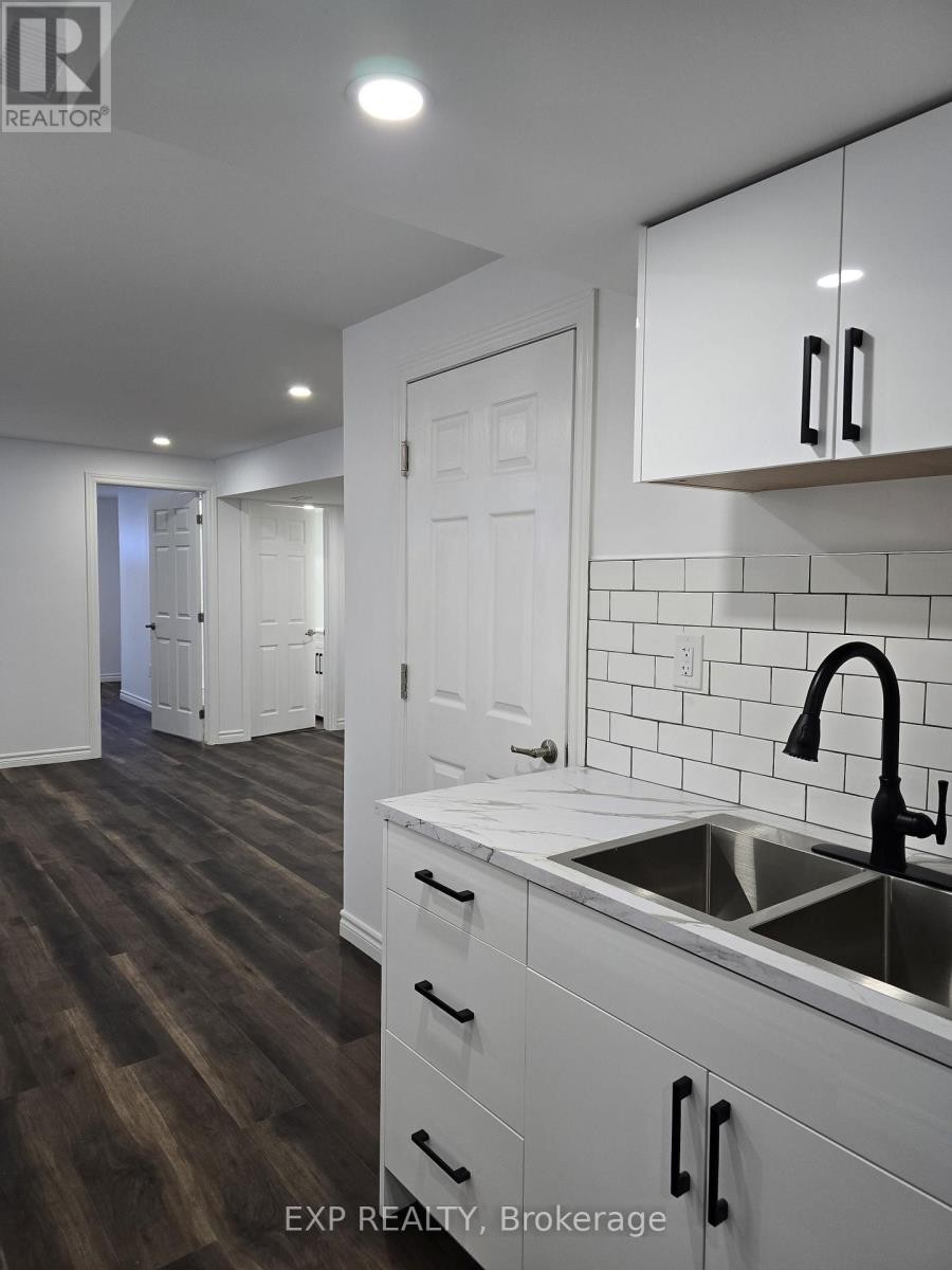 












511- B PARADE DRIVE

,
Ottawa,




Ontario
K2S0X8

