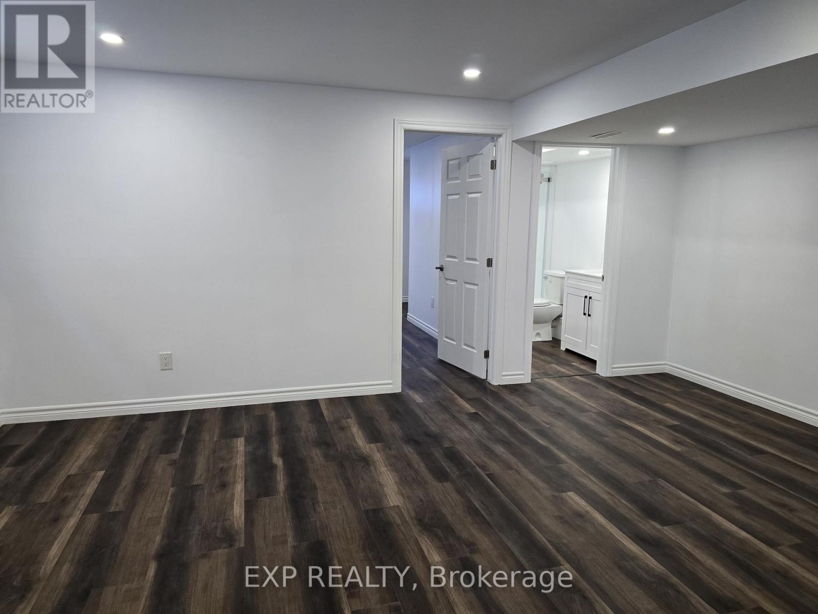 












511- B PARADE DRIVE

,
Ottawa,




Ontario
K2S0X8

