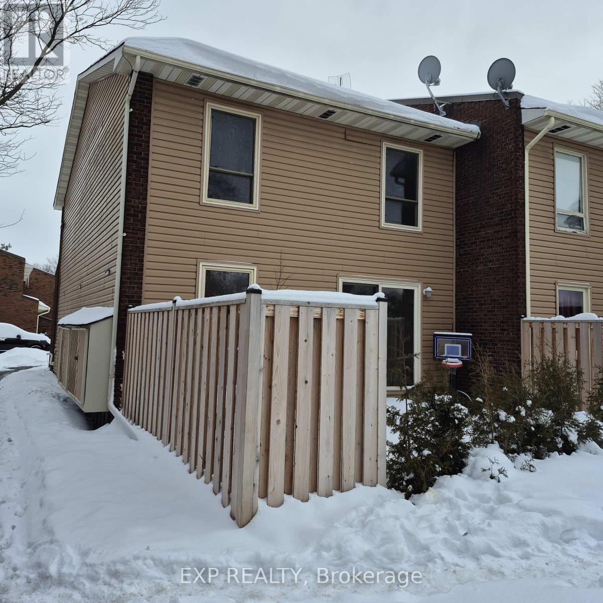 












8 - 8A ARNOLD DRIVE

,
Ottawa,




Ontario
K2H6V9

