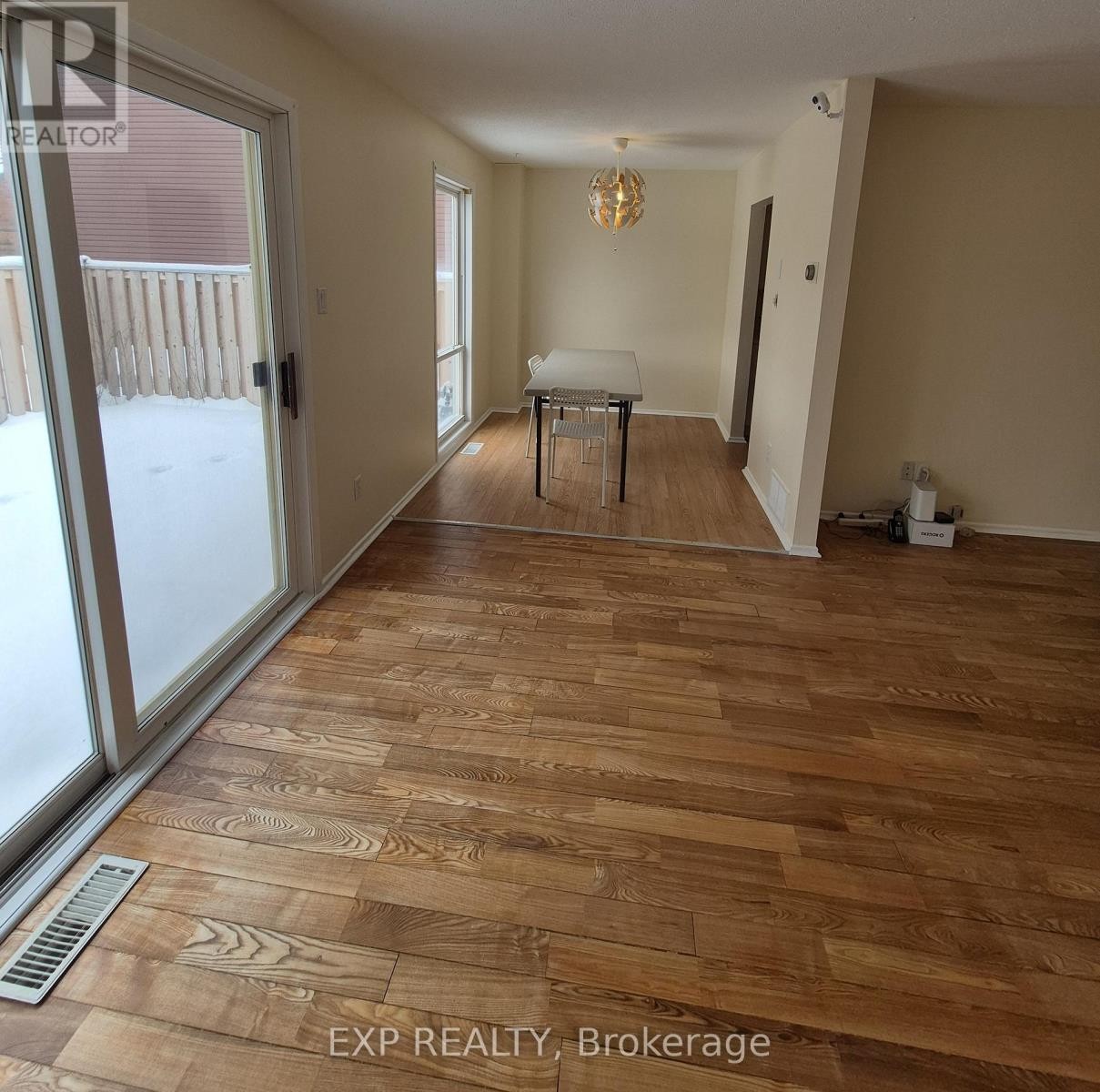 












8 - 8A ARNOLD DRIVE

,
Ottawa,




Ontario
K2H6V9

