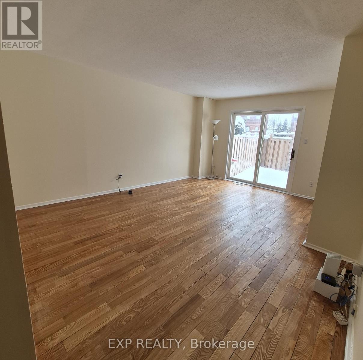 












8 - 8A ARNOLD DRIVE

,
Ottawa,




Ontario
K2H6V9

