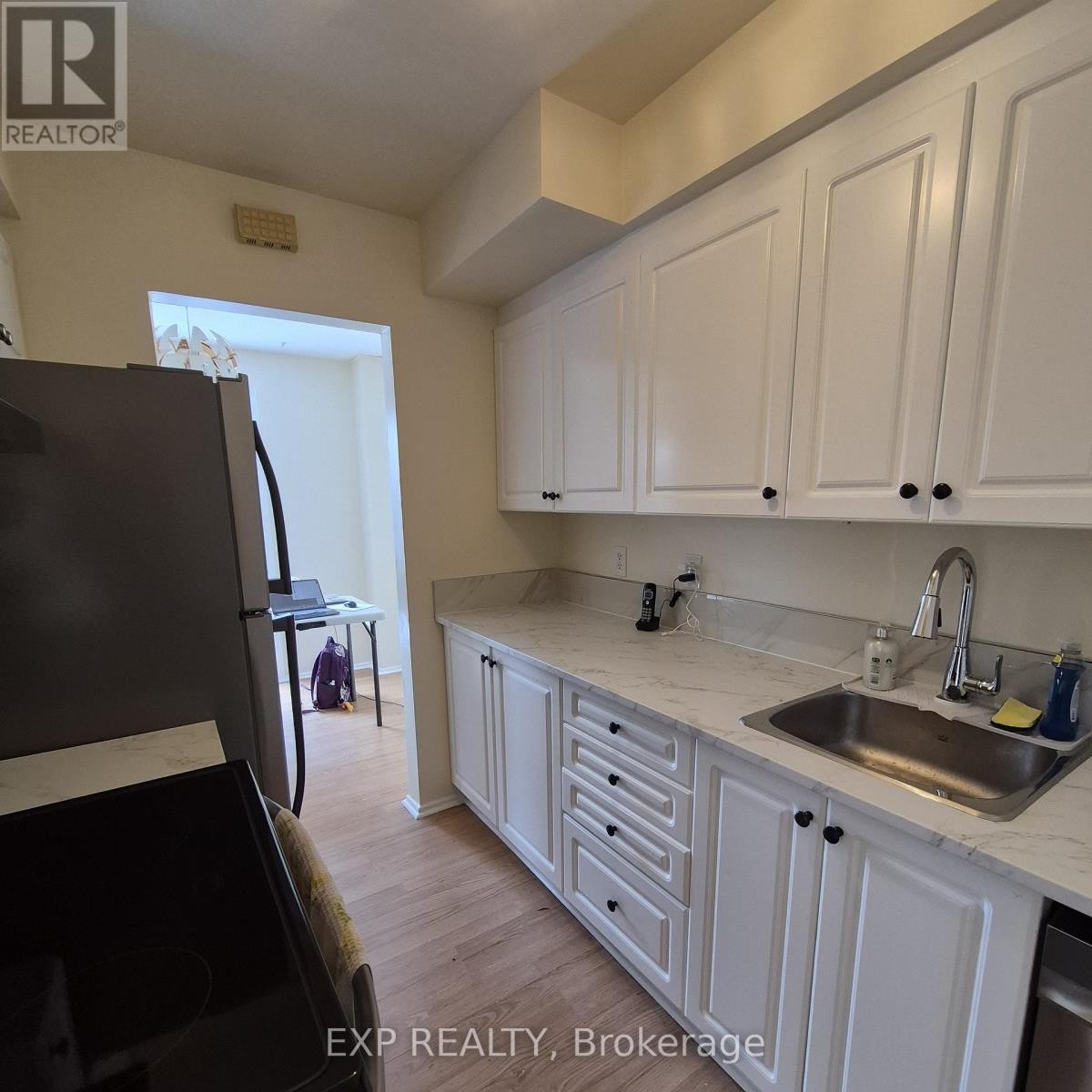 












8 - 8A ARNOLD DRIVE

,
Ottawa,




Ontario
K2H6V9

