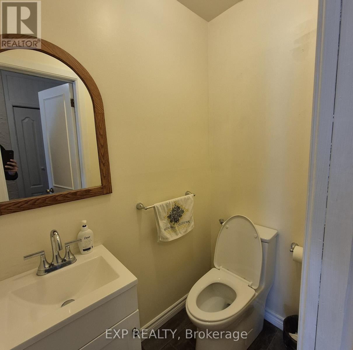 












8 - 8A ARNOLD DRIVE

,
Ottawa,




Ontario
K2H6V9

