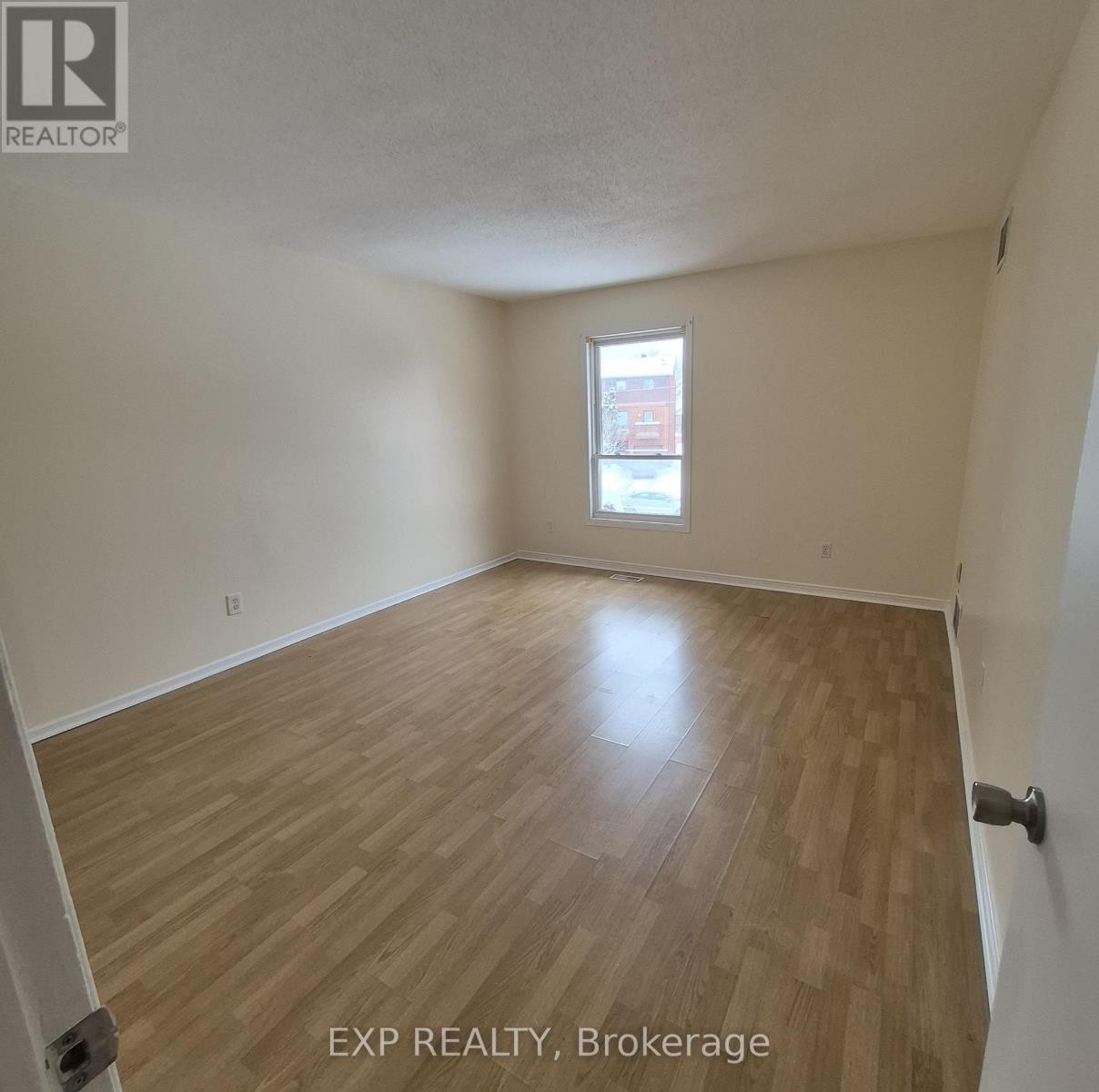 












8 - 8A ARNOLD DRIVE

,
Ottawa,




Ontario
K2H6V9

