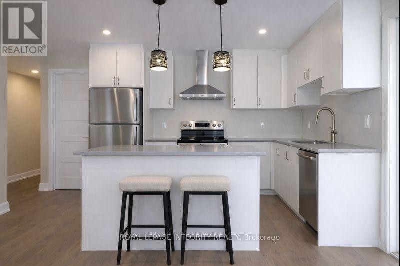 












9 B GWYNNE AVENUE

,
Ottawa,




Ontario
K1Y1X1

