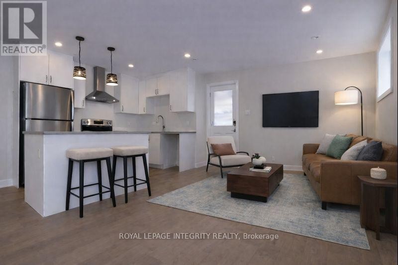 












9 B GWYNNE AVENUE

,
Ottawa,




Ontario
K1Y1X1

