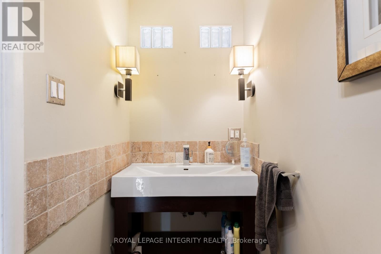 












2061 PRINCE OF WALES DRIVE

,
Ottawa,




Ontario
K2E7A4

