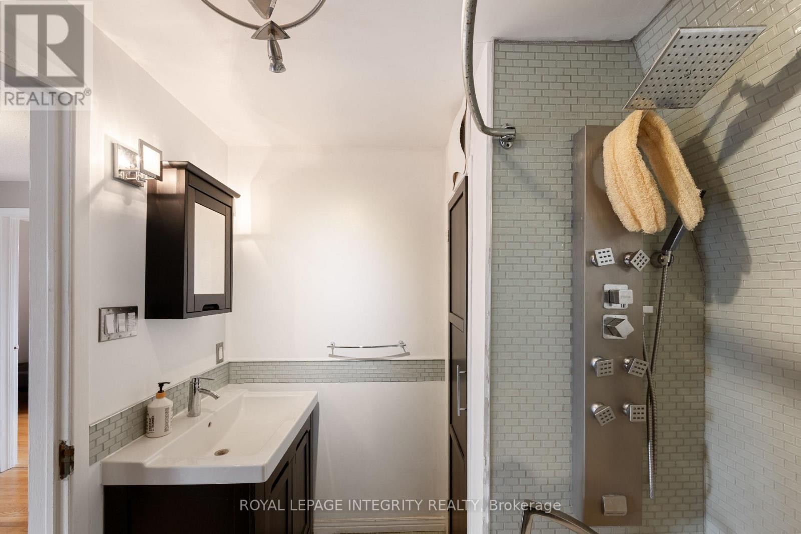 












2061 PRINCE OF WALES DRIVE

,
Ottawa,




Ontario
K2E7A4

