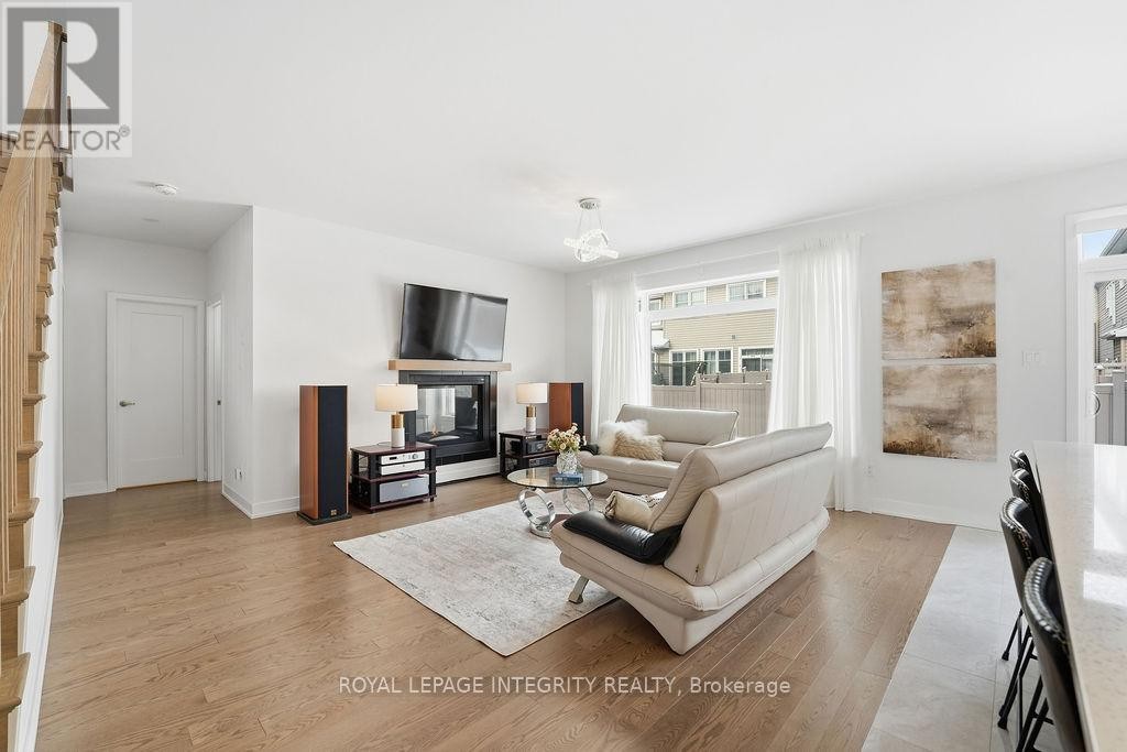 












207 OSTERLEY WAY

,
Ottawa,




Ontario
K2S2N6

