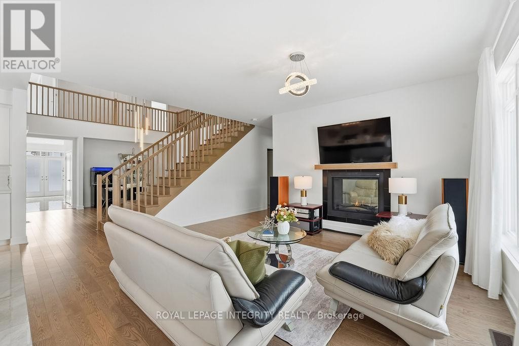 












207 OSTERLEY WAY

,
Ottawa,




Ontario
K2S2N6

