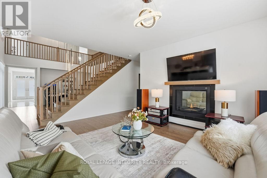 












207 OSTERLEY WAY

,
Ottawa,




Ontario
K2S2N6

