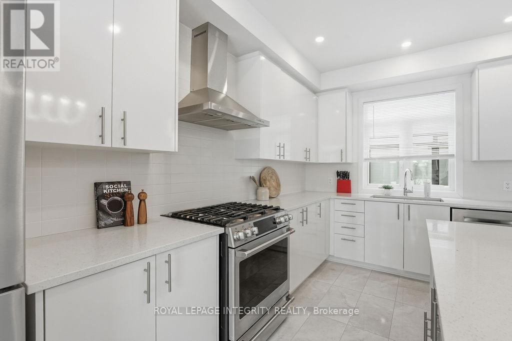 












207 OSTERLEY WAY

,
Ottawa,




Ontario
K2S2N6

