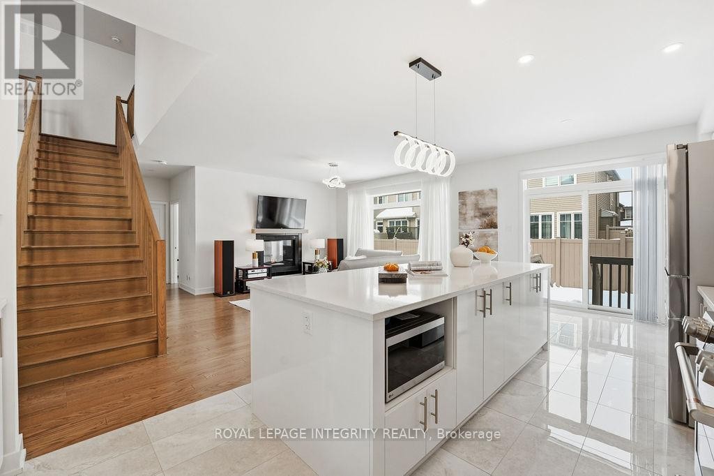 












207 OSTERLEY WAY

,
Ottawa,




Ontario
K2S2N6

