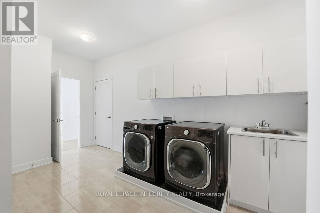 












207 OSTERLEY WAY

,
Ottawa,




Ontario
K2S2N6

