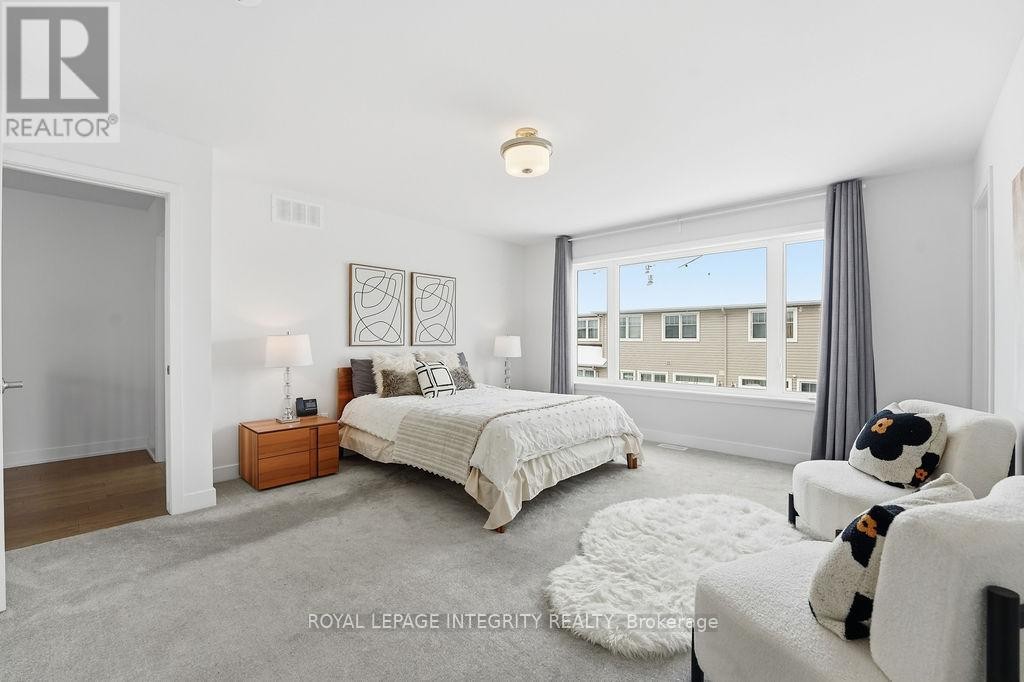 












207 OSTERLEY WAY

,
Ottawa,




Ontario
K2S2N6

