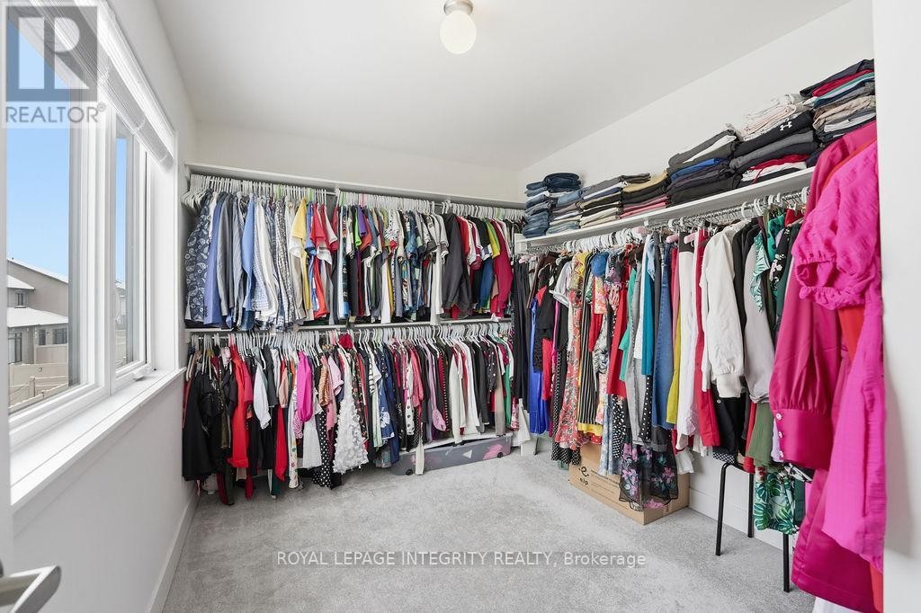 












207 OSTERLEY WAY

,
Ottawa,




Ontario
K2S2N6

