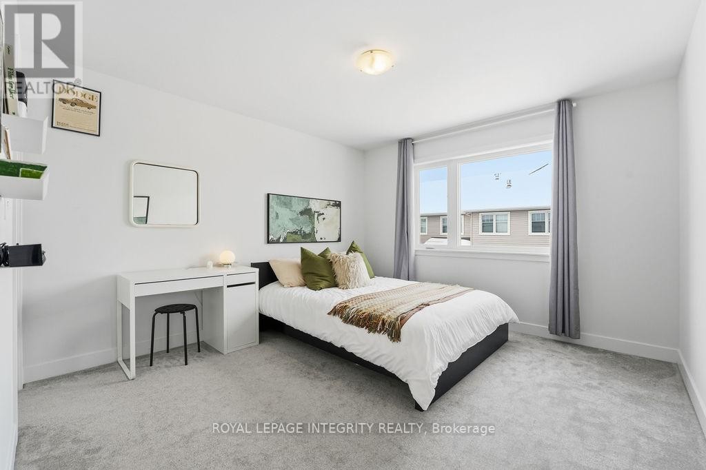 












207 OSTERLEY WAY

,
Ottawa,




Ontario
K2S2N6

