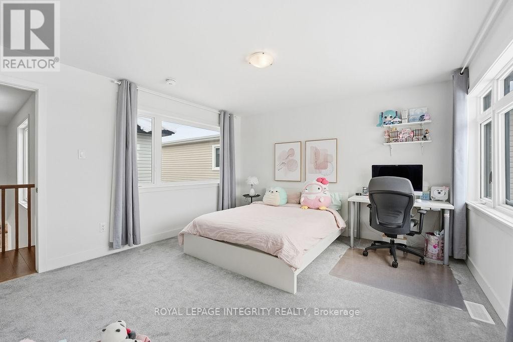 












207 OSTERLEY WAY

,
Ottawa,




Ontario
K2S2N6

