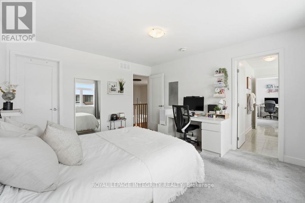 












207 OSTERLEY WAY

,
Ottawa,




Ontario
K2S2N6

