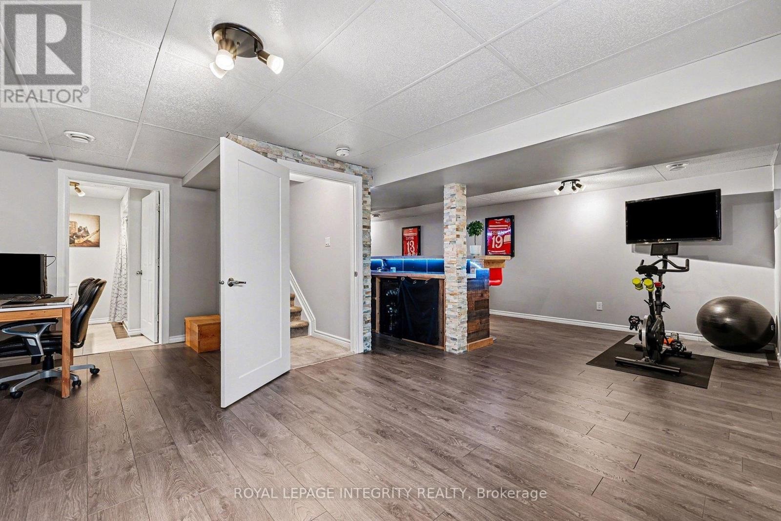 












905 LEISHMAN DRIVE

,
Mississippi Mills,




Ontario
K0A1A0

