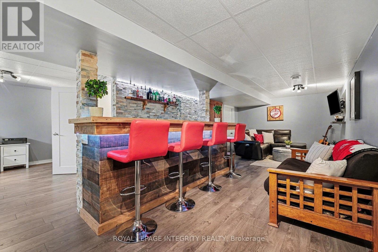 












905 LEISHMAN DRIVE

,
Mississippi Mills,




Ontario
K0A1A0

