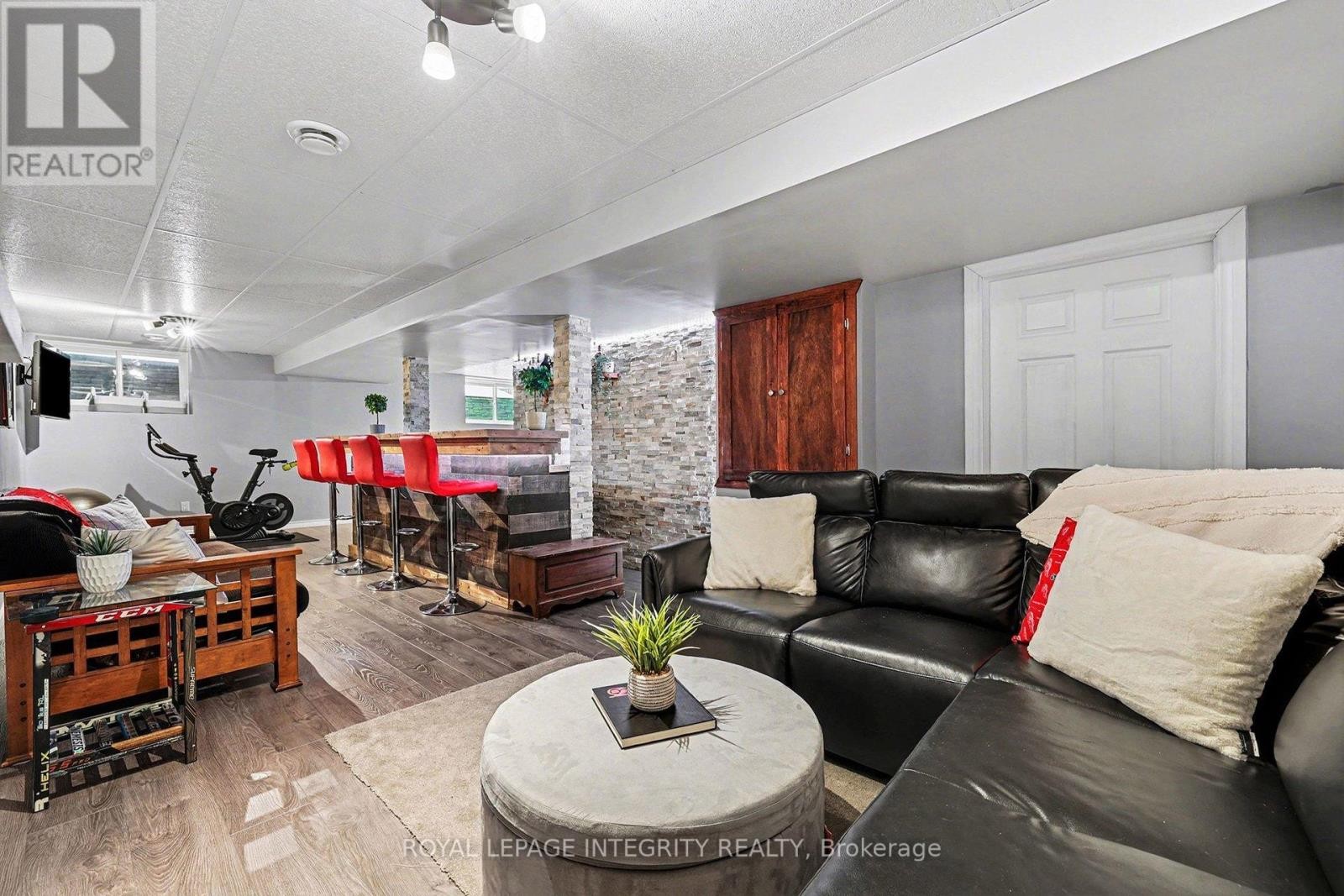 












905 LEISHMAN DRIVE

,
Mississippi Mills,




Ontario
K0A1A0

