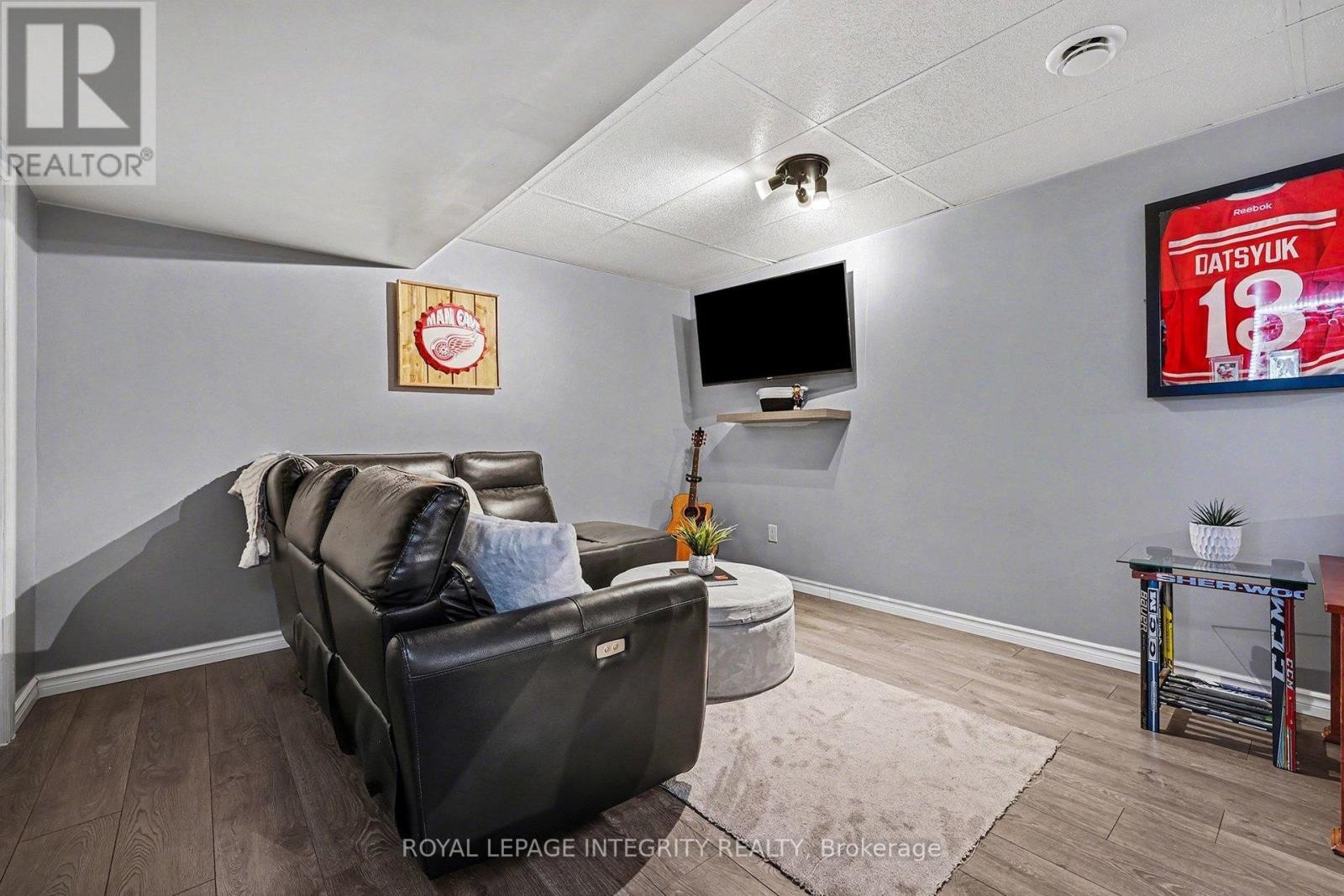 












905 LEISHMAN DRIVE

,
Mississippi Mills,




Ontario
K0A1A0

