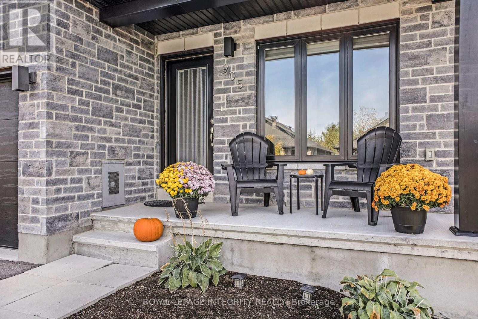 












905 LEISHMAN DRIVE

,
Mississippi Mills,




Ontario
K0A1A0

