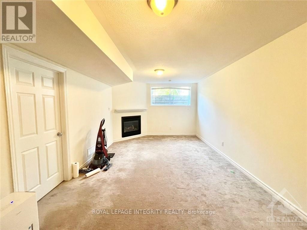 












102 BRADY AVENUE

,
Ottawa,




Ontario
K2K0B1

