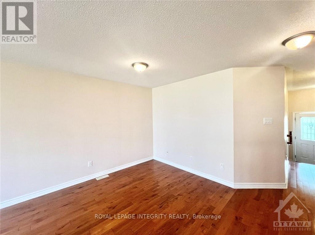 












102 BRADY AVENUE

,
Ottawa,




Ontario
K2K0B1

