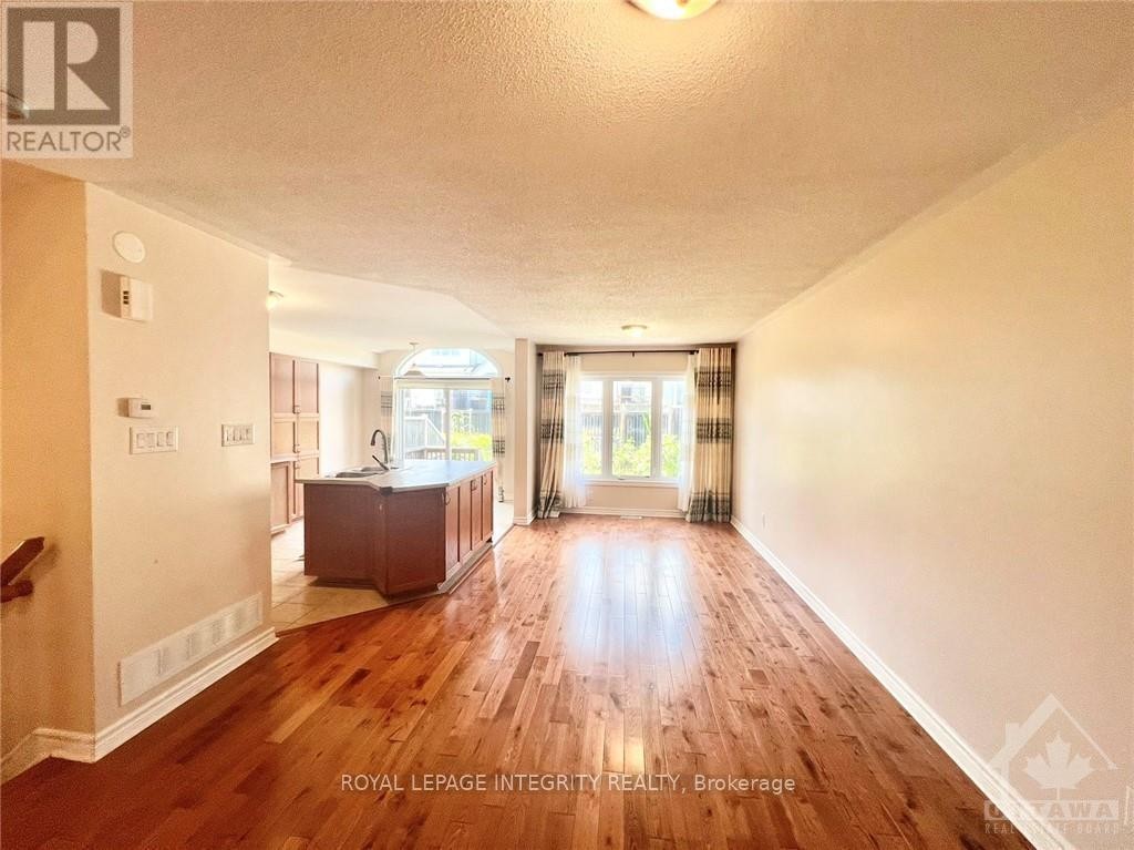 












102 BRADY AVENUE

,
Ottawa,




Ontario
K2K0B1

