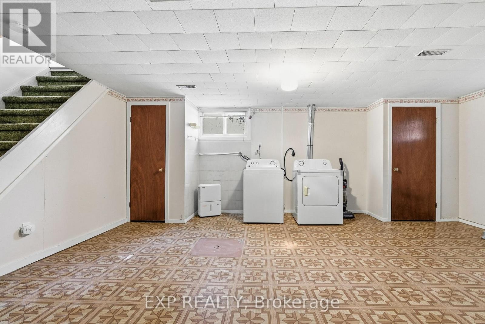 












2243 MIRAMICHI STREET

,
Ottawa,




Ontario
K2C0Z1

