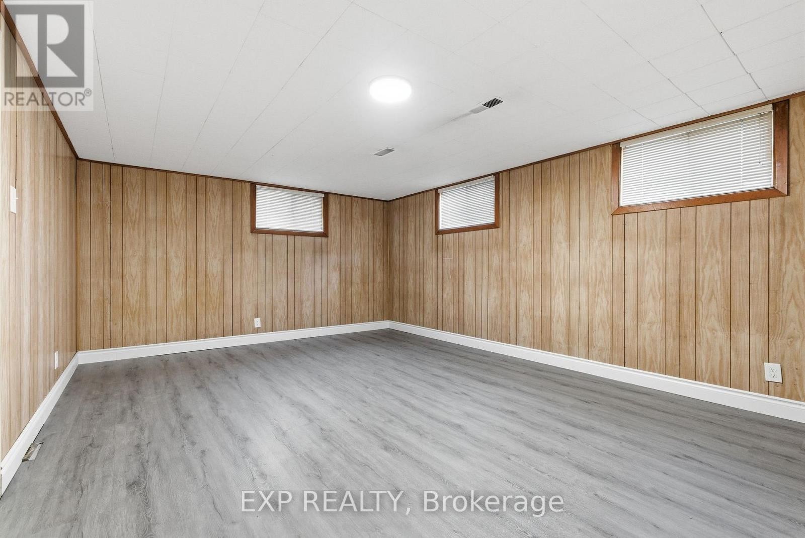 












2243 MIRAMICHI STREET

,
Ottawa,




Ontario
K2C0Z1

