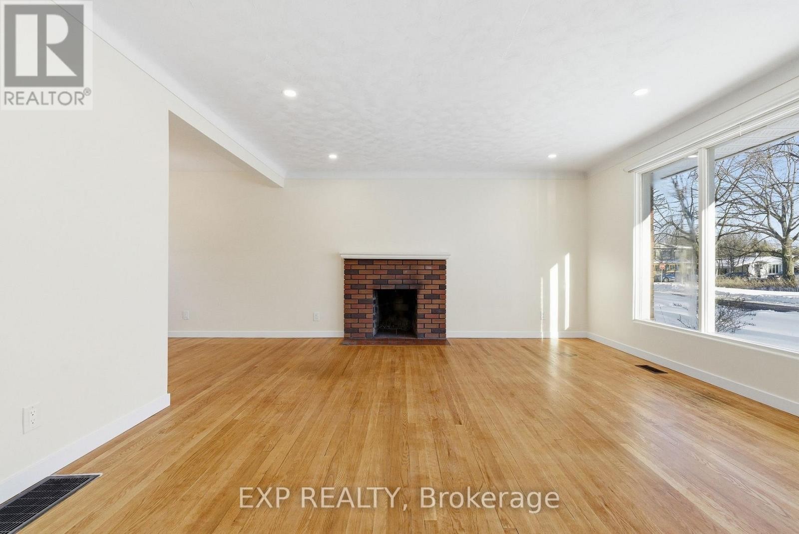 












2243 MIRAMICHI STREET

,
Ottawa,




Ontario
K2C0Z1

