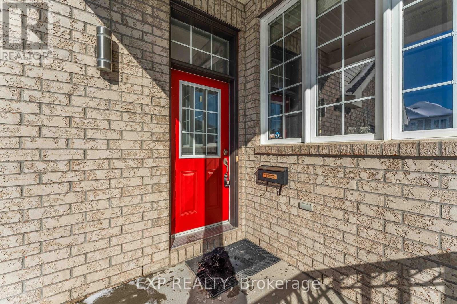 












413 TILLSONBURG STREET

,
Ottawa,




Ontario
K2T0C3

