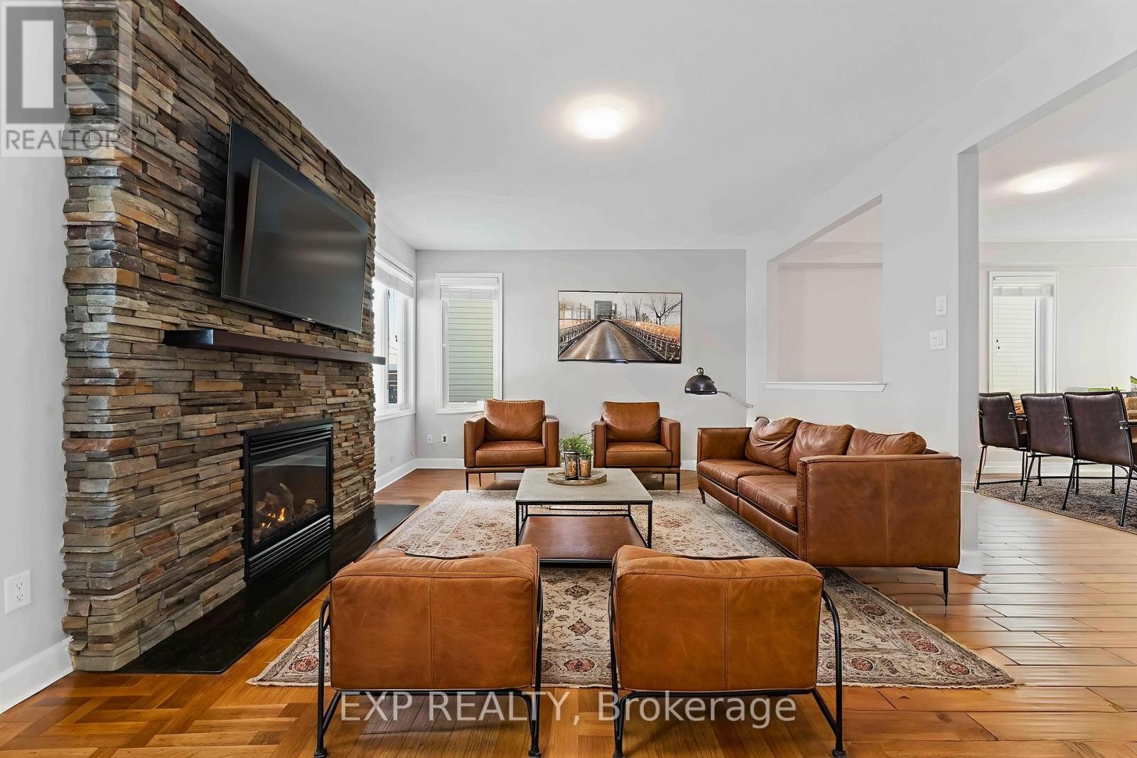 












413 TILLSONBURG STREET

,
Ottawa,




Ontario
K2T0C3

