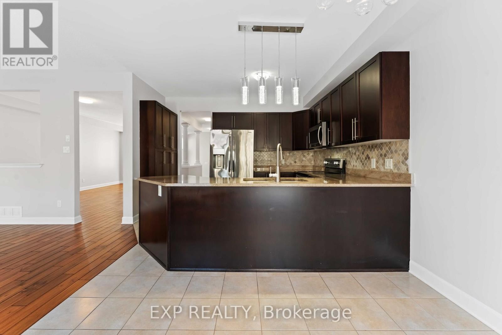 












413 TILLSONBURG STREET

,
Ottawa,




Ontario
K2T0C3

